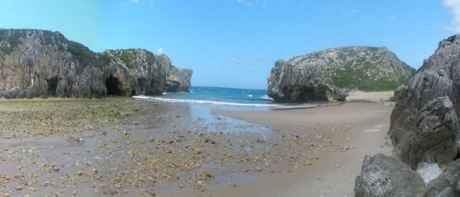 Playa Cuevas del Mar Llanes